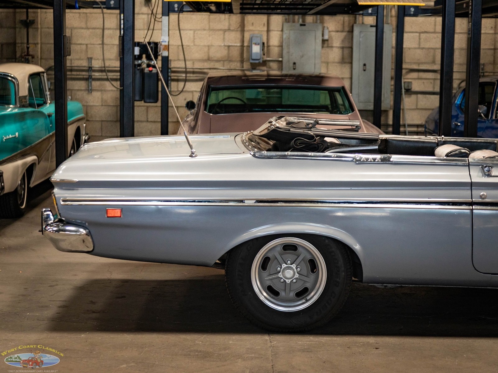 Plymouth-Fury-1963-2-Door-Convertible-4
