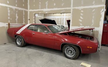 Plymouth-Gtx-1972-Red-Black-11