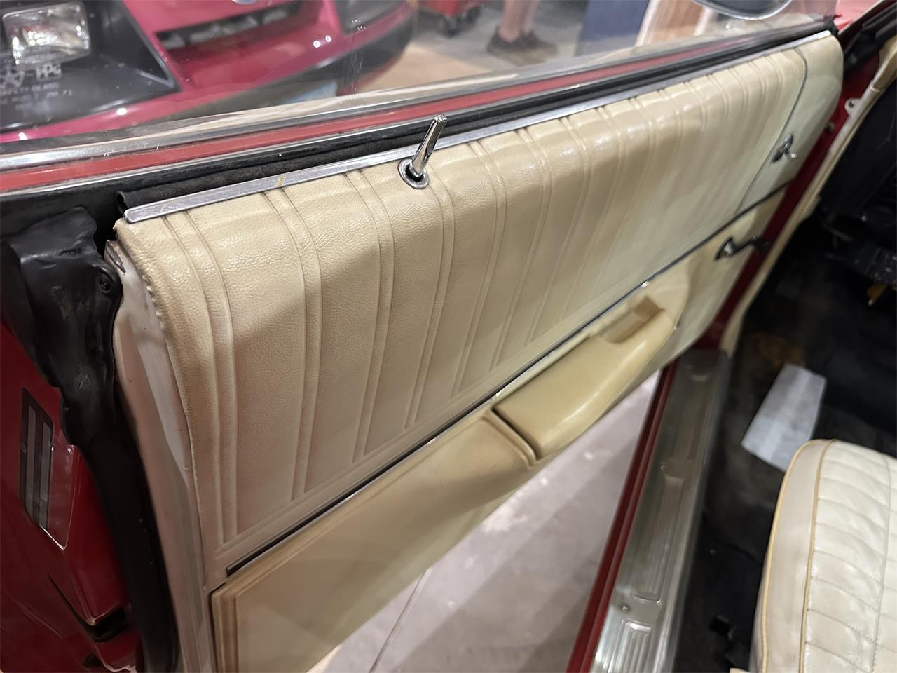 Plymouth-Gtx-1972-Red-Black-12