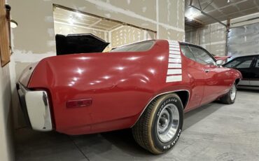 Plymouth-Gtx-1972-Red-Black-13