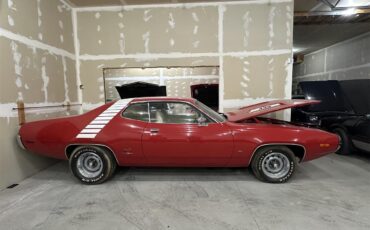 Plymouth-Gtx-1972-Red-Black-15