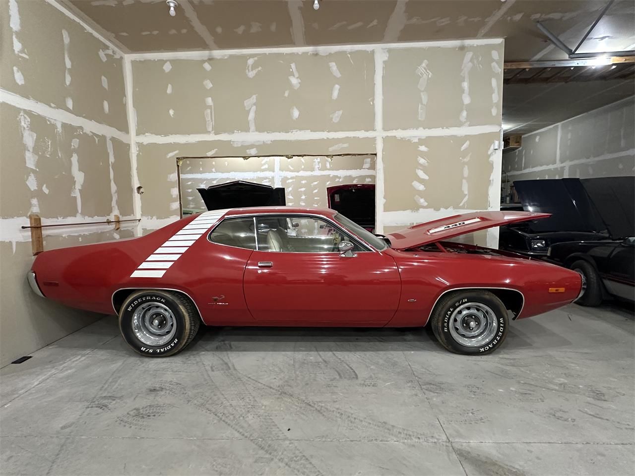 Plymouth-Gtx-1972-Red-Black-15
