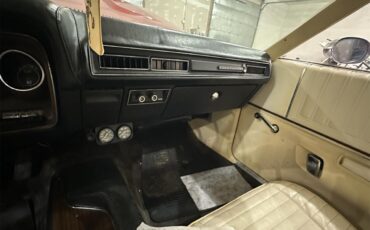 Plymouth-Gtx-1972-Red-Black-17