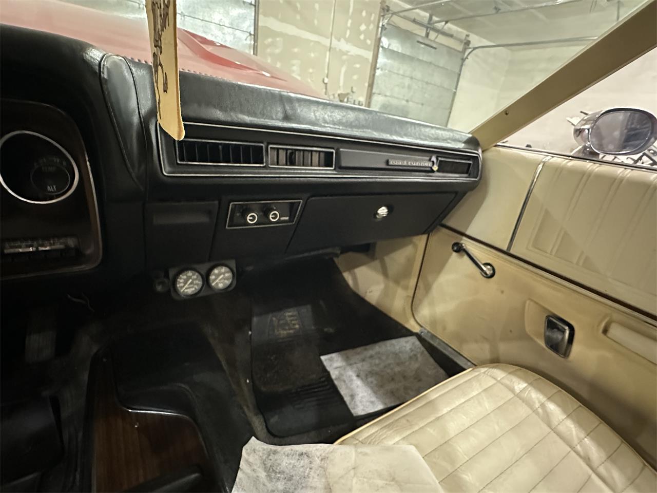 Plymouth-Gtx-1972-Red-Black-17