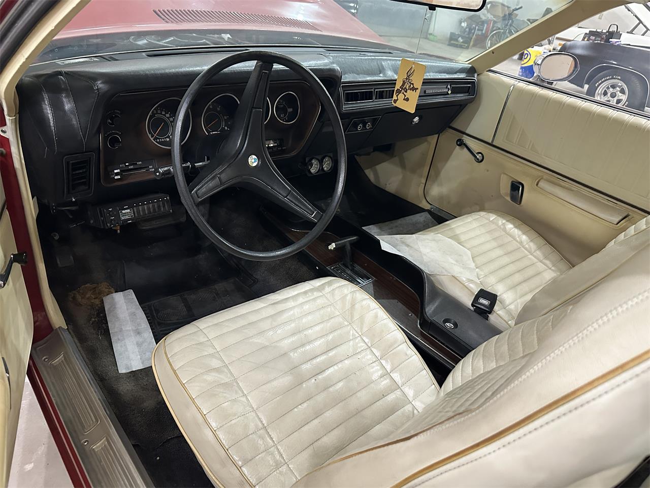 Plymouth-Gtx-1972-Red-Black-18