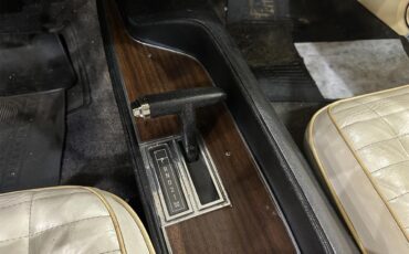 Plymouth-Gtx-1972-Red-Black-19