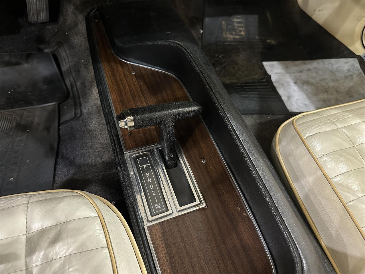 Plymouth-Gtx-1972-Red-Black-19