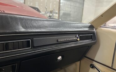 Plymouth-Gtx-1972-Red-Black-21