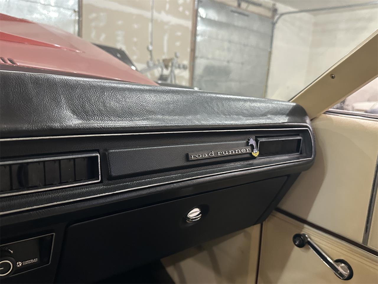 Plymouth-Gtx-1972-Red-Black-21