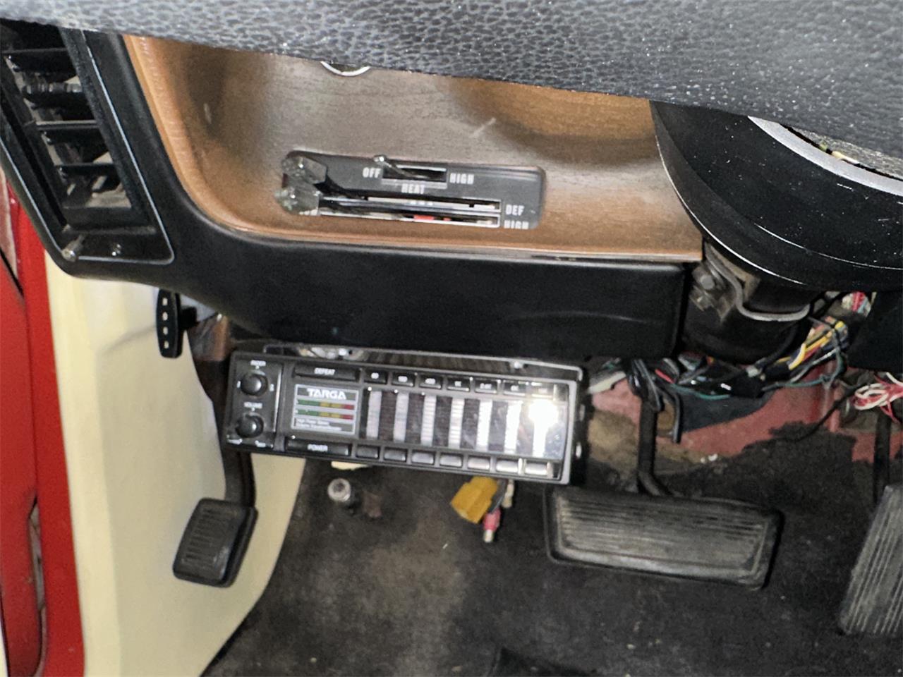 Plymouth-Gtx-1972-Red-Black-23