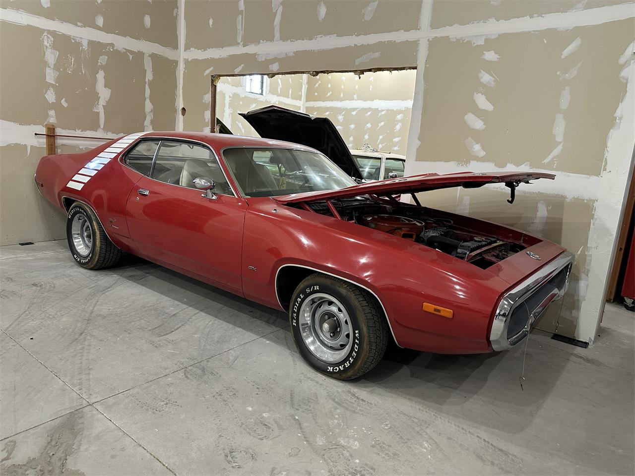 Plymouth-Gtx-1972-Red-Black-25