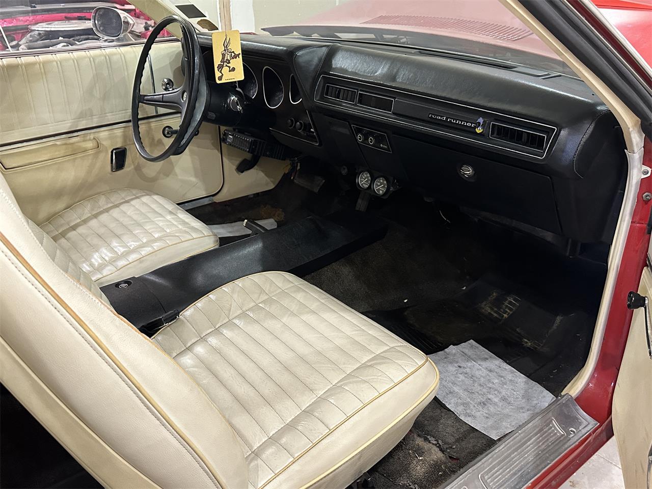 Plymouth-Gtx-1972-Red-Black-27