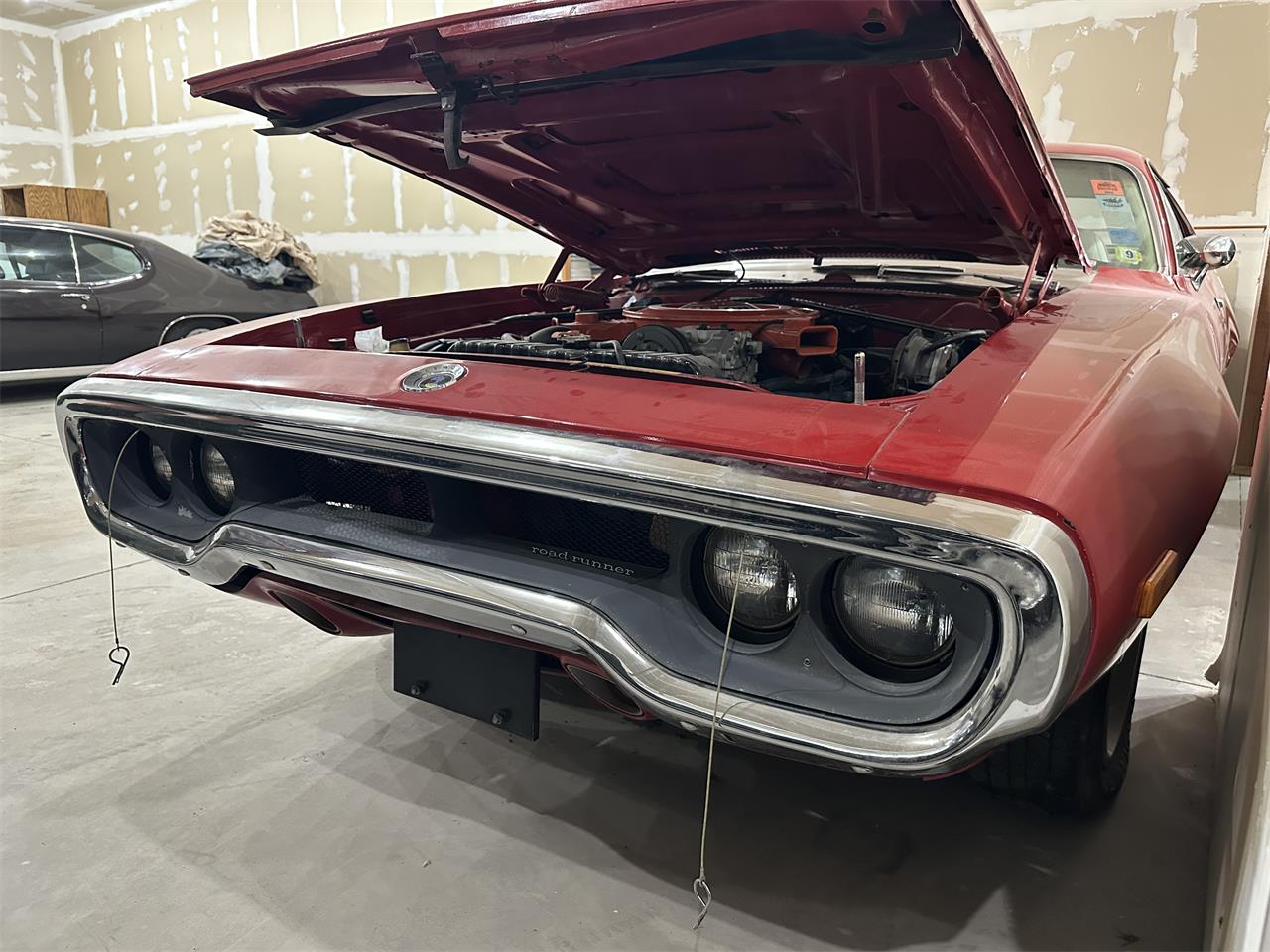 Plymouth-Gtx-1972-Red-Black-3
