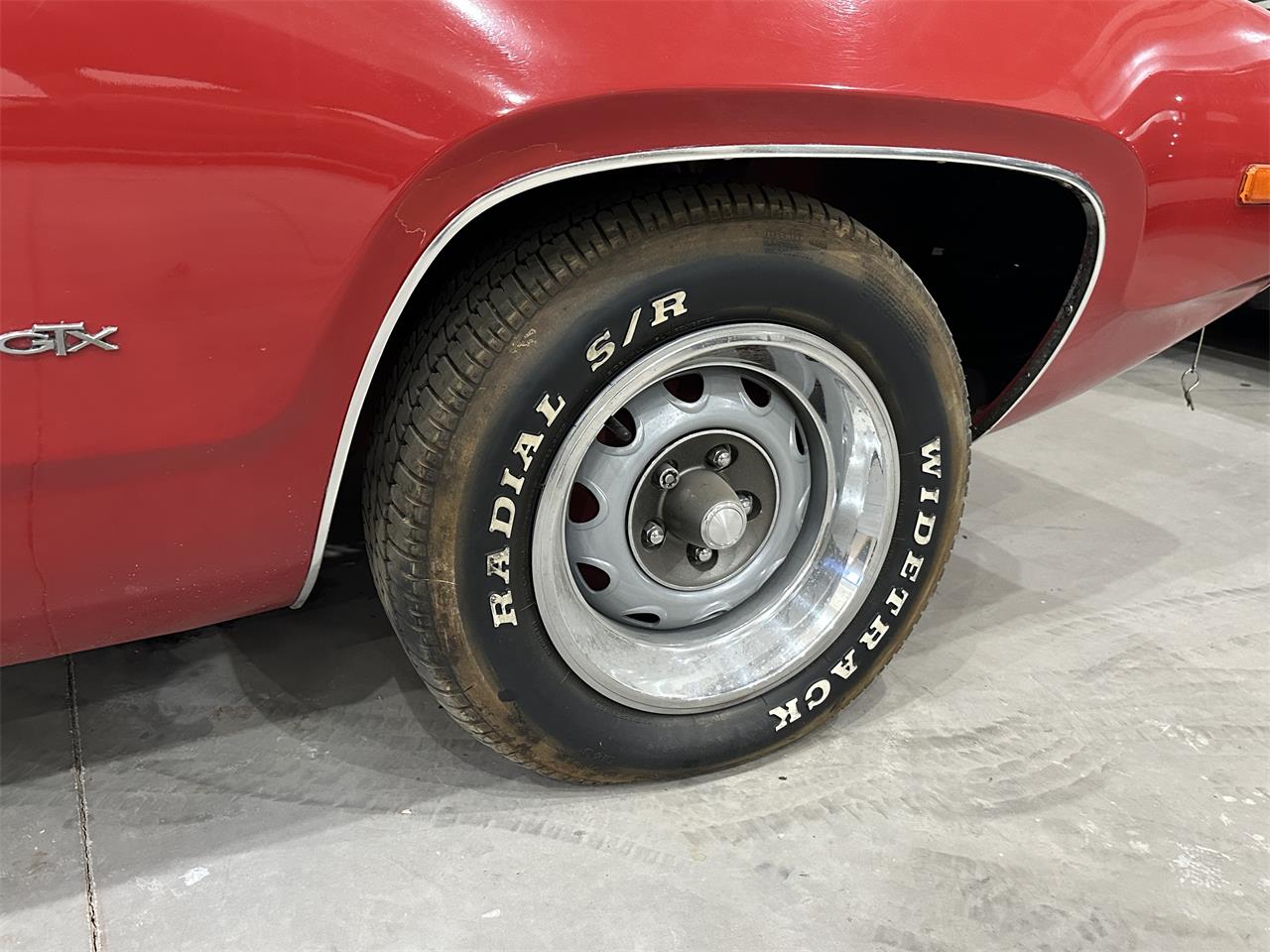 Plymouth-Gtx-1972-Red-Black-30