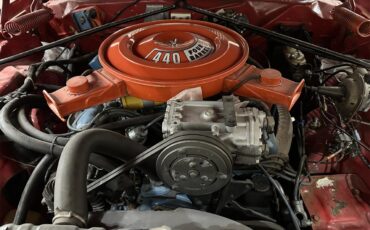 Plymouth-Gtx-1972-Red-Black-4