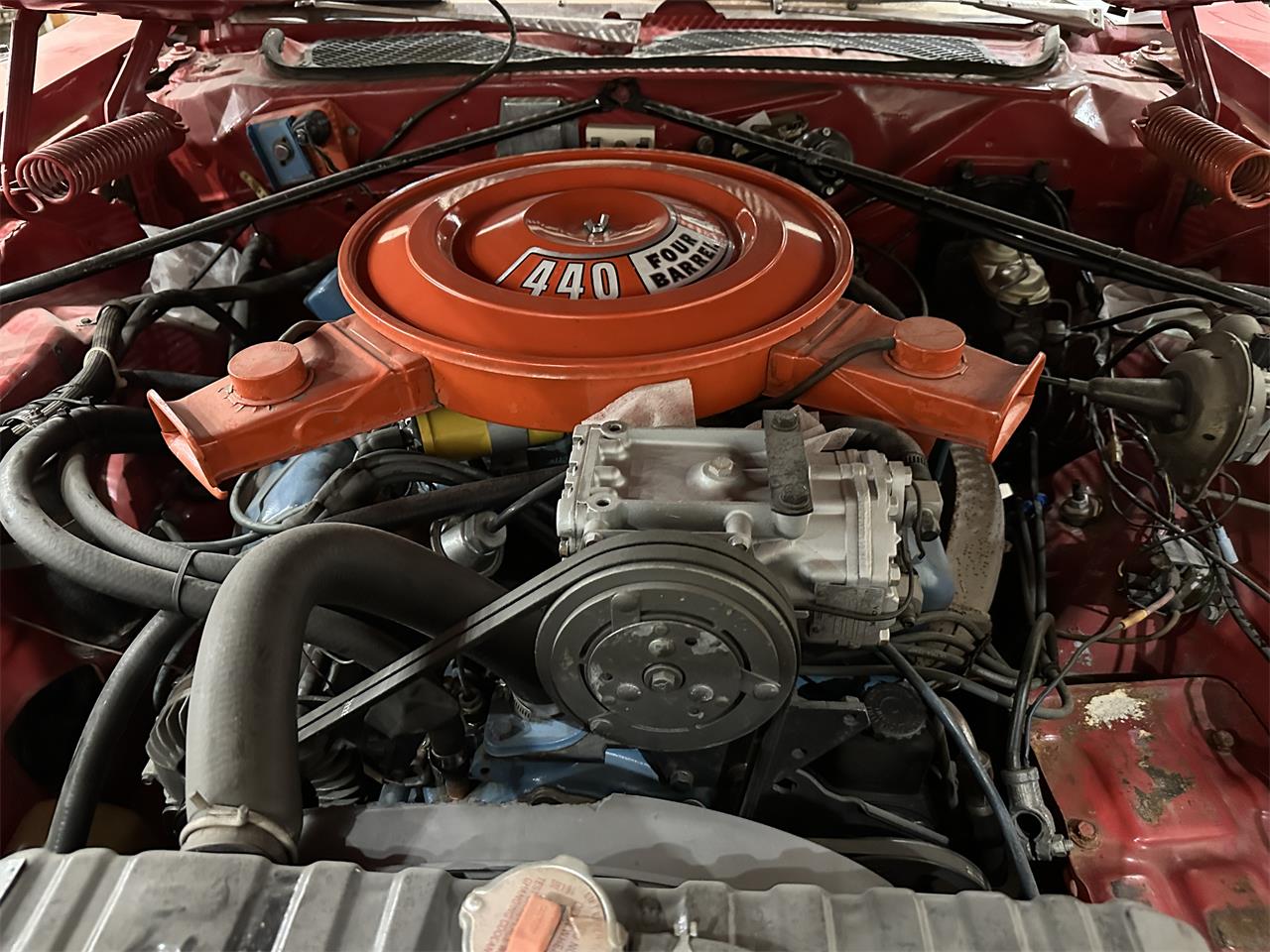 Plymouth-Gtx-1972-Red-Black-4