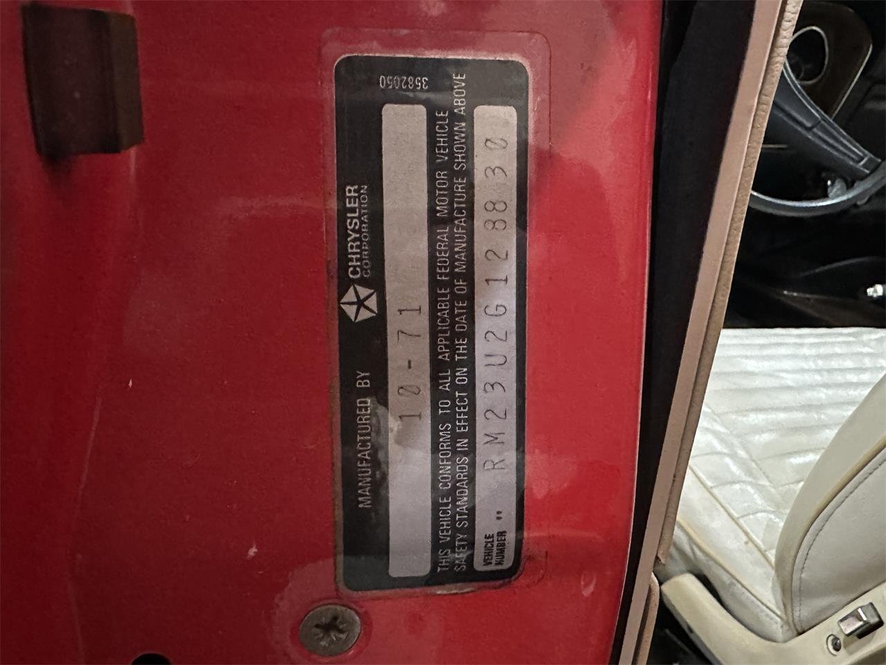 Plymouth-Gtx-1972-Red-Black-9