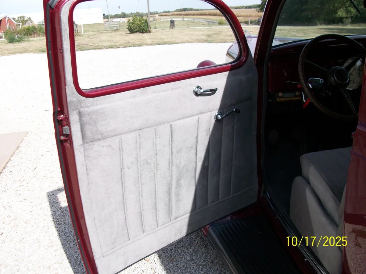 Plymouth-P2-1936-Burgandy-Gray-1