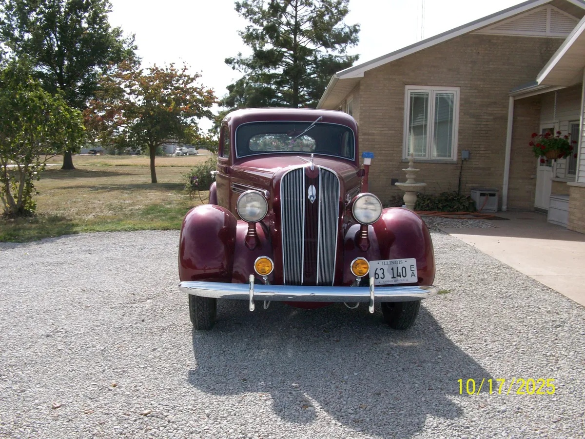 Plymouth-P2-1936-Burgandy-Gray-10