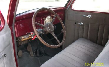 Plymouth-P2-1936-Burgandy-Gray-2