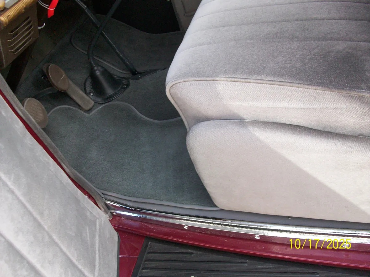 Plymouth-P2-1936-Burgandy-Gray-4