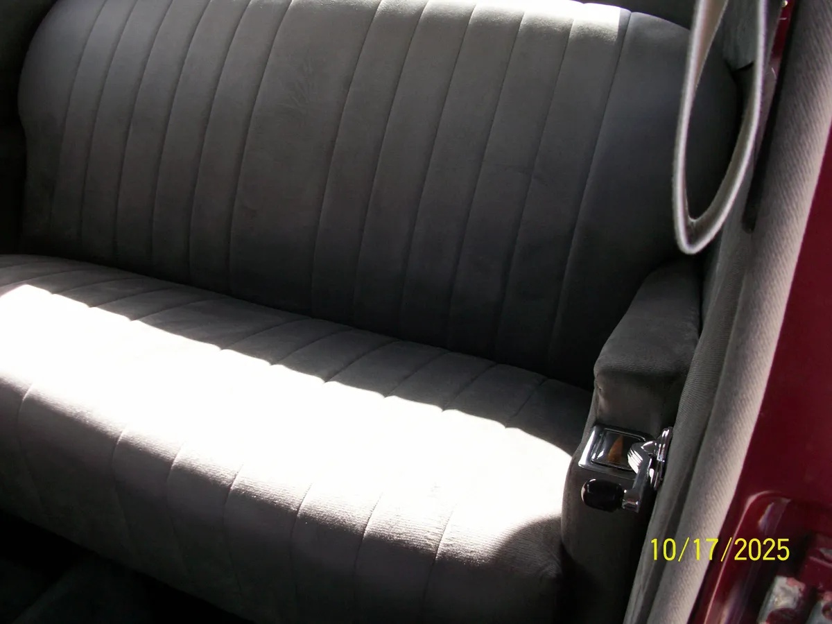 Plymouth-P2-1936-Burgandy-Gray-5