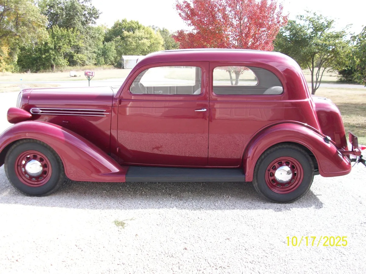 Plymouth-P2-1936-Burgandy-Gray-6