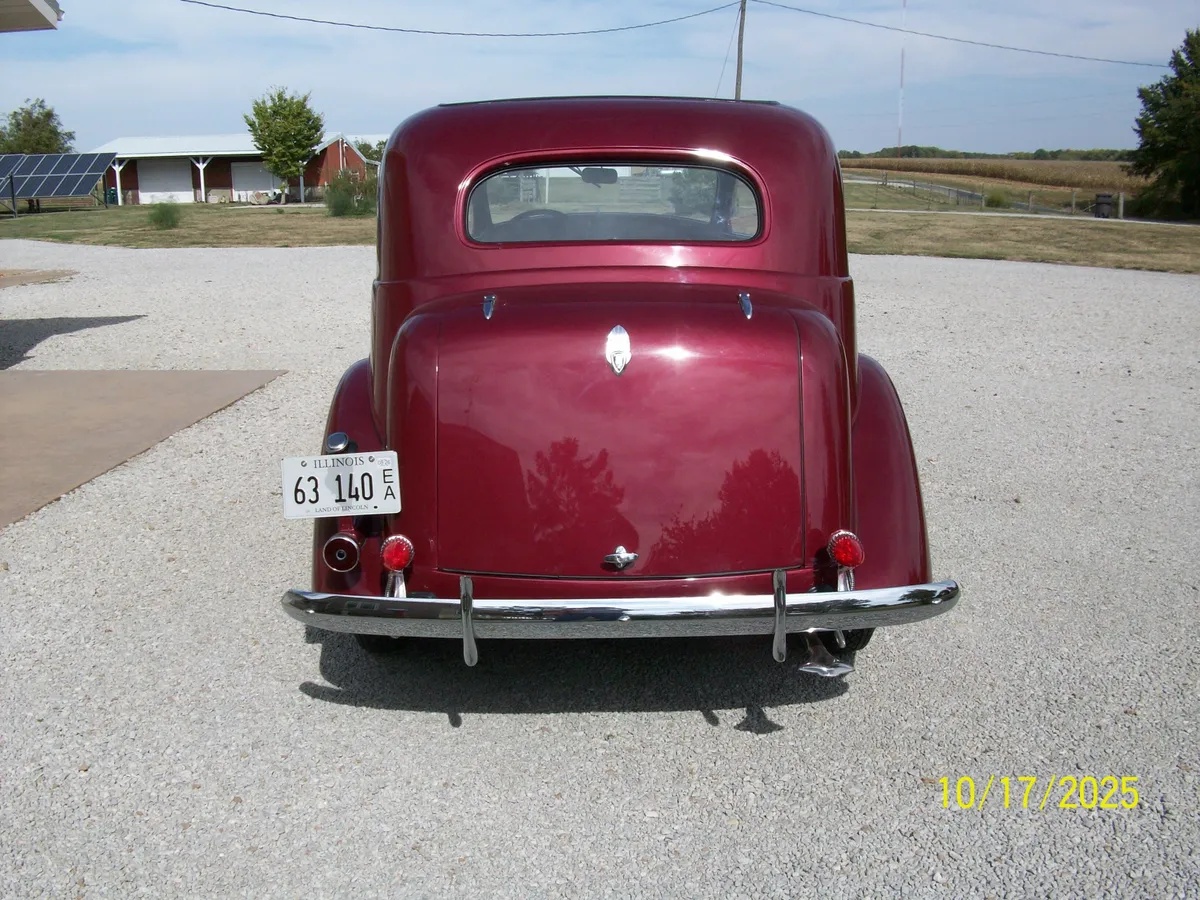 Plymouth-P2-1936-Burgandy-Gray-7