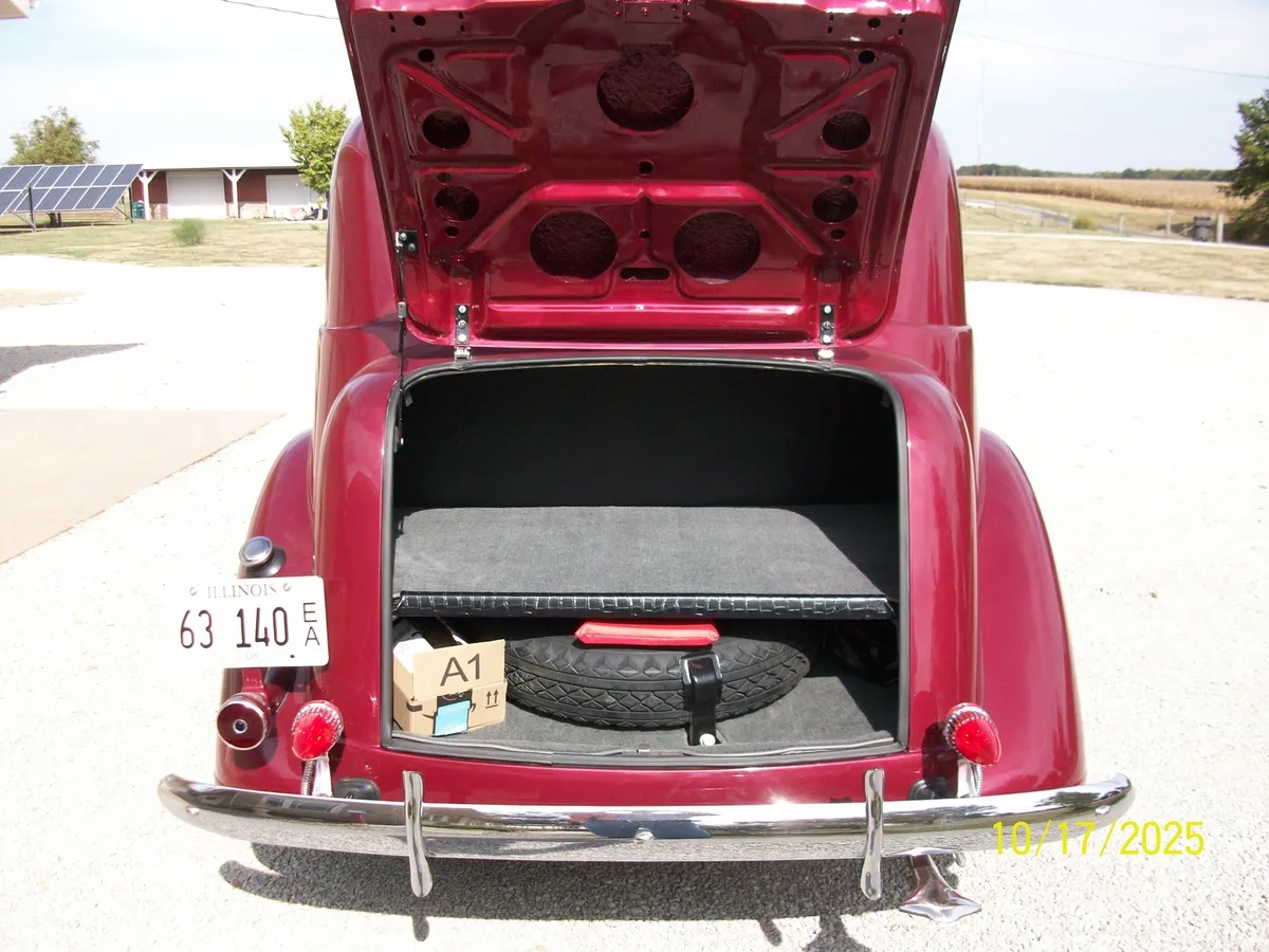 Plymouth-P2-1936-Burgandy-Gray-8