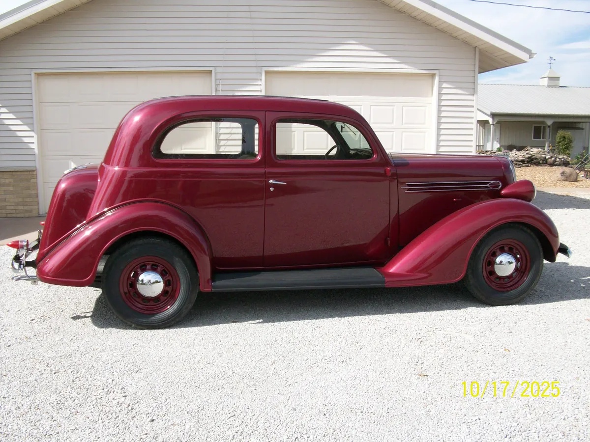 Plymouth-P2-1936-Burgandy-Gray-9