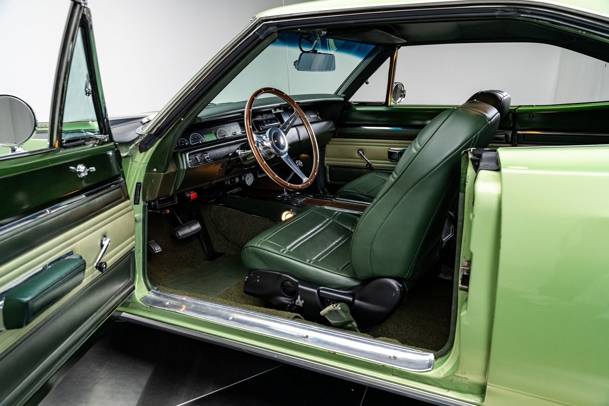 Plymouth-Road-Runner-1969-Coupe-2