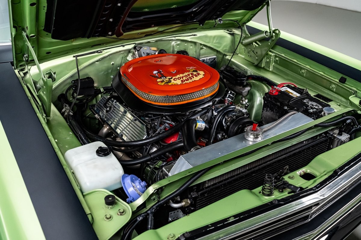 Plymouth-Road-Runner-1969-Coupe-28