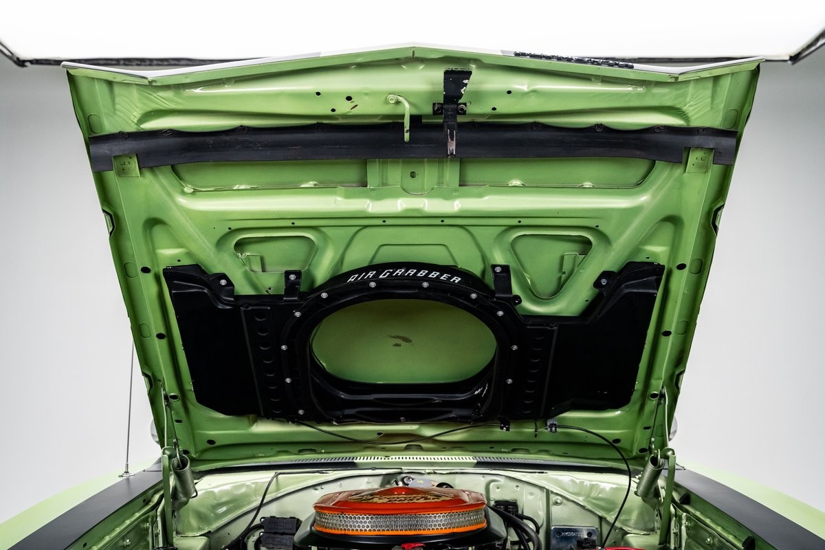 Plymouth-Road-Runner-1969-Coupe-33