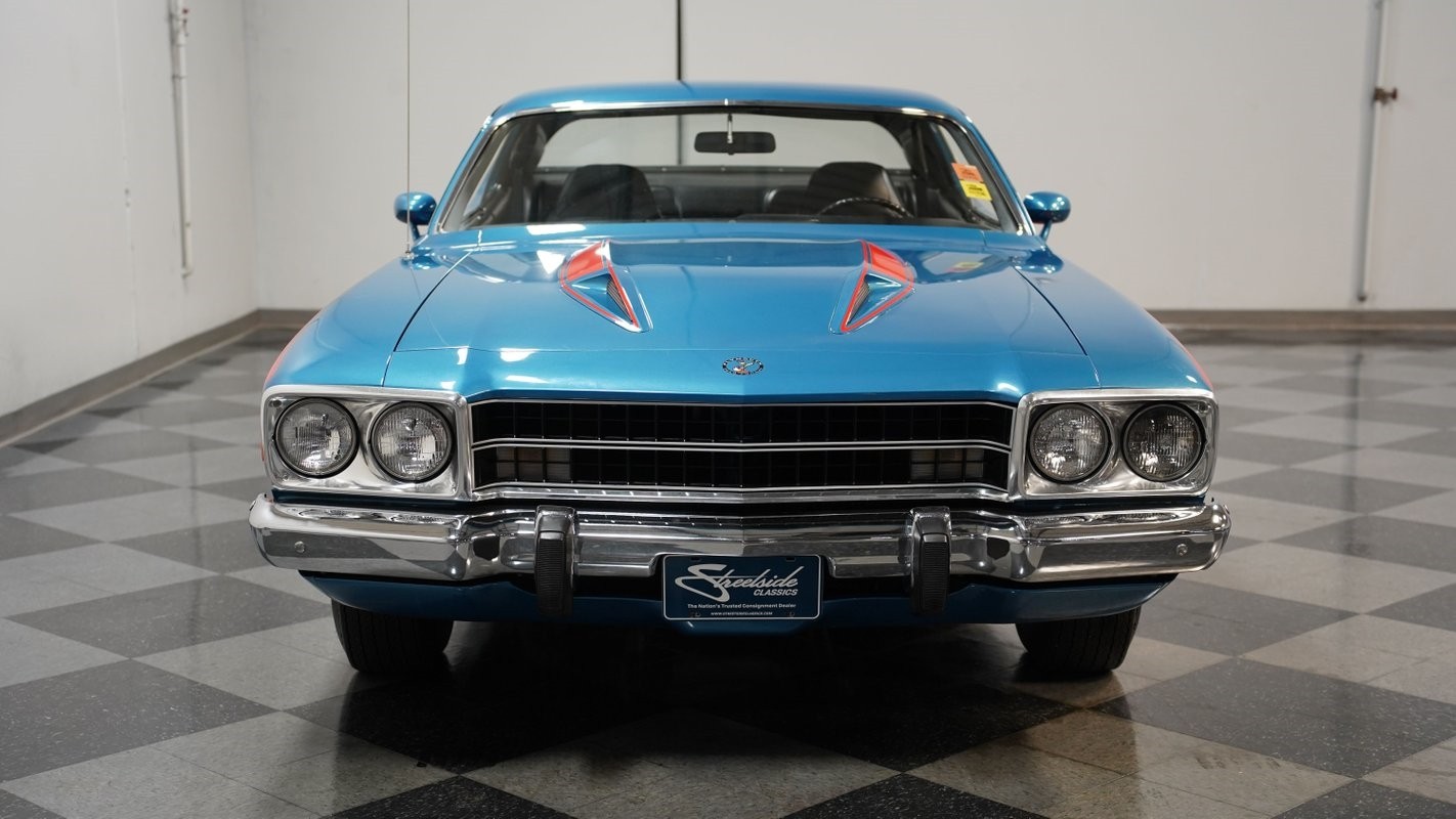 Plymouth-Road-Runner-1974-Coupe-15