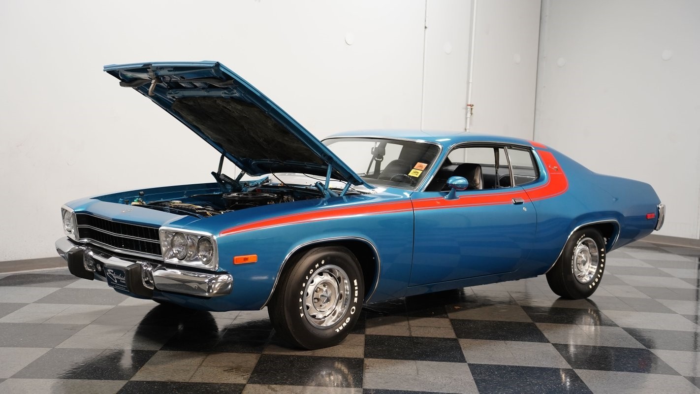 Plymouth-Road-Runner-1974-Coupe-28