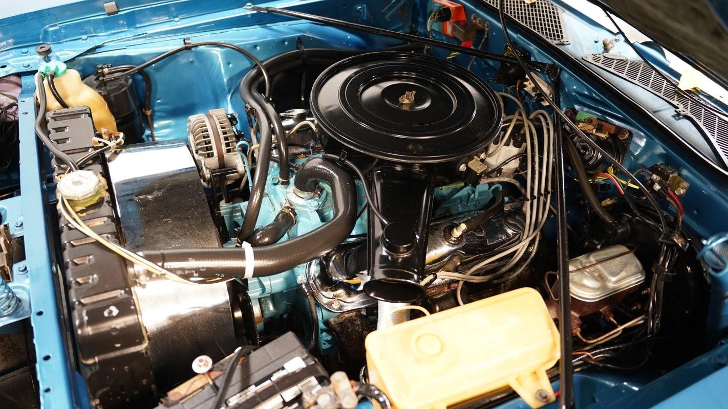 Plymouth-Road-Runner-1974-Coupe-29