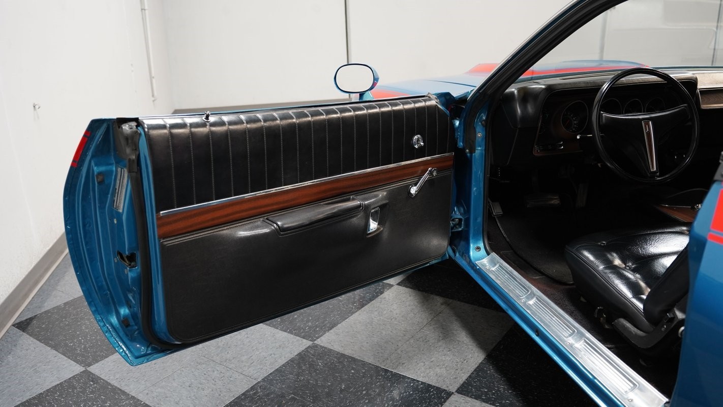 Plymouth-Road-Runner-1974-Coupe-31