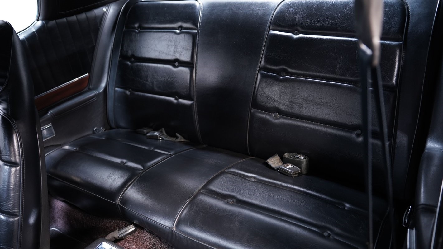 Plymouth-Road-Runner-1974-Coupe-39