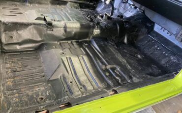 Plymouth-Road-runner-1970-Limelight-Black-3