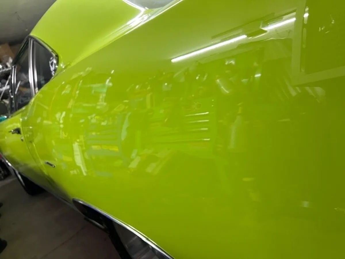 Plymouth-Road-runner-1970-Limelight-Black-7