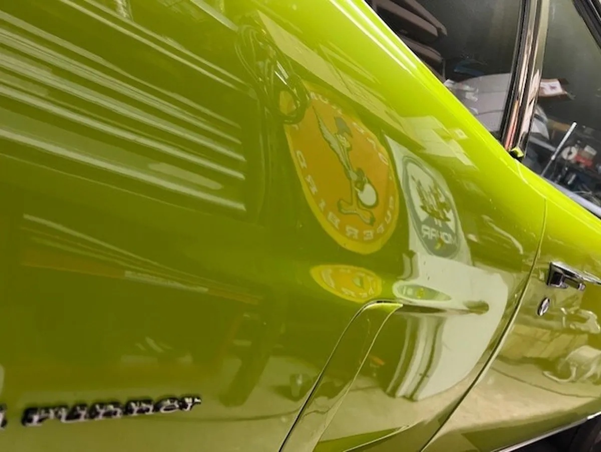 Plymouth-Road-runner-1970-Limelight-Black-9