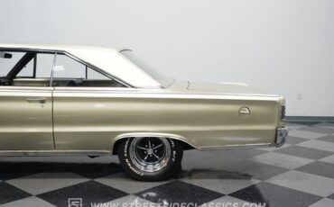 Plymouth-Satellite-1966-Gold-Black-3
