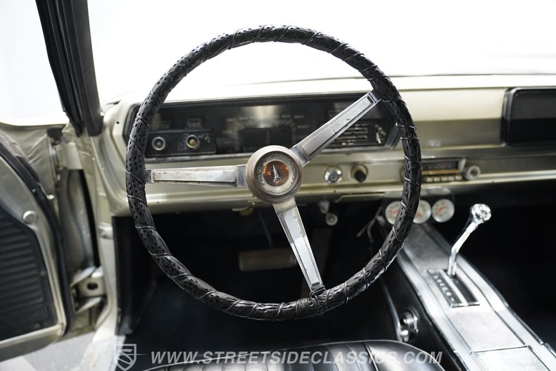 Plymouth-Satellite-1966-Gold-Black-39