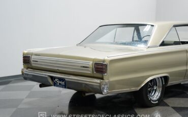 Plymouth-Satellite-1966-Gold-Black-4