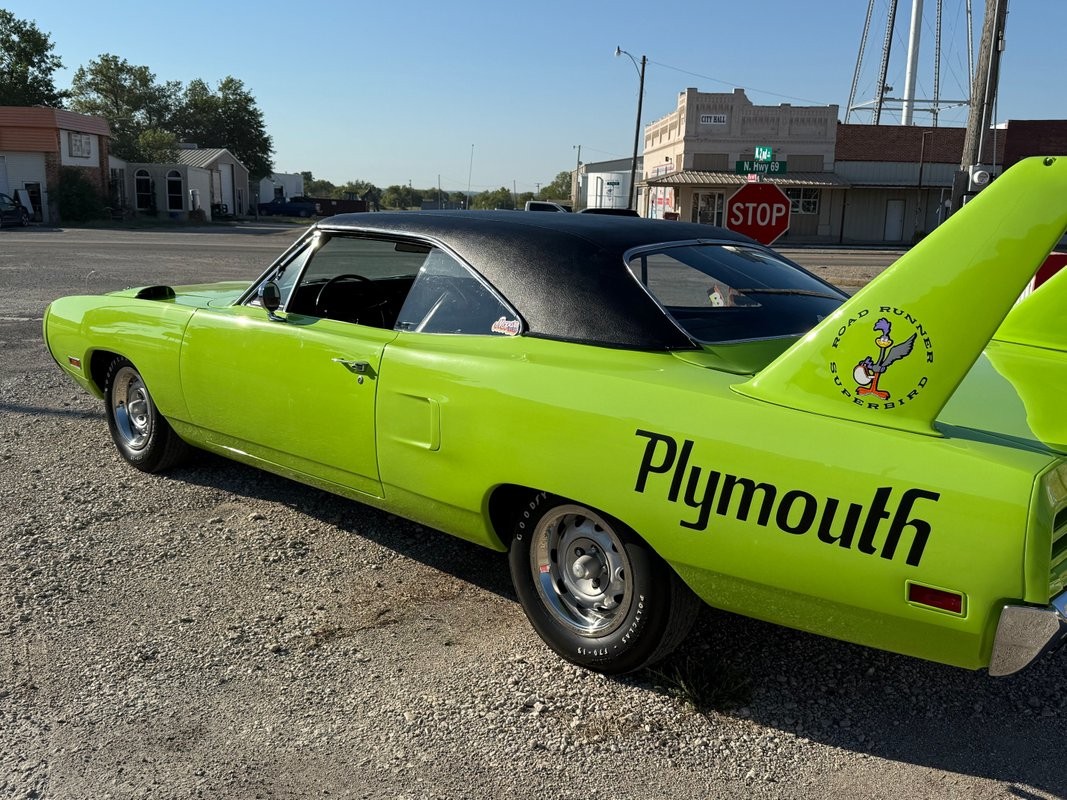 Plymouth-Superbird-1970-2