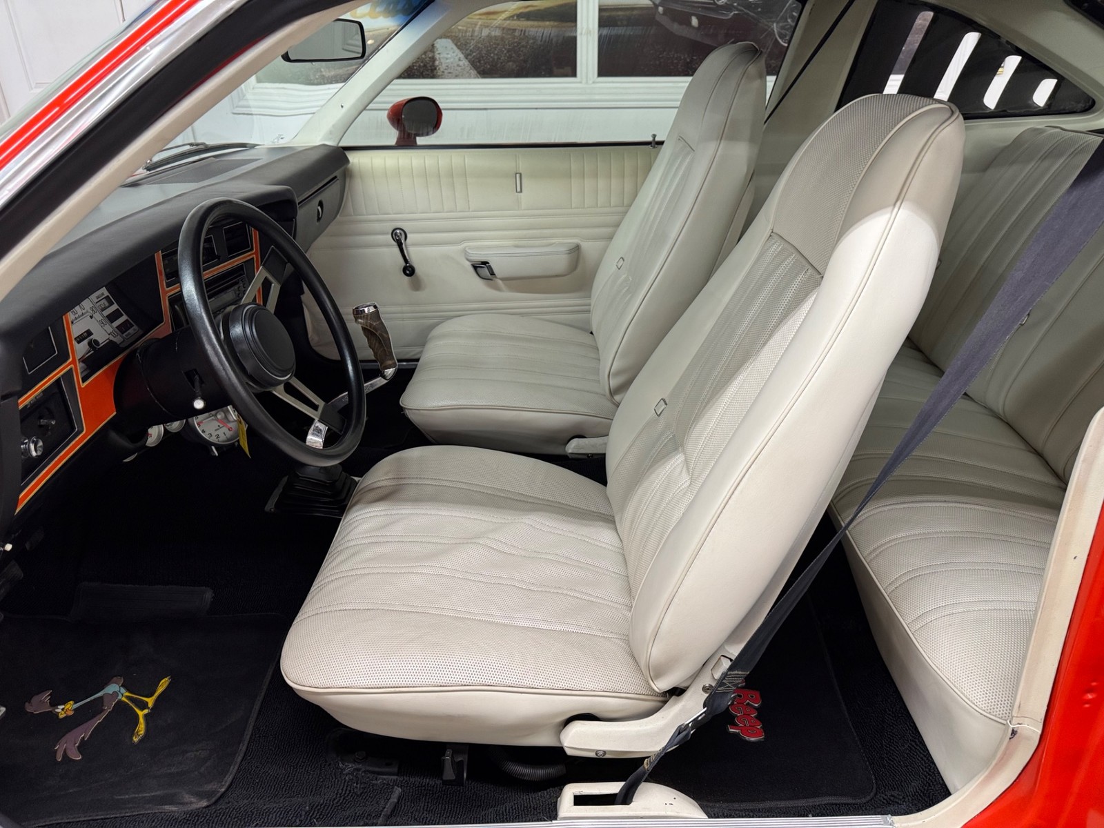 Plymouth-Volare-1977-34