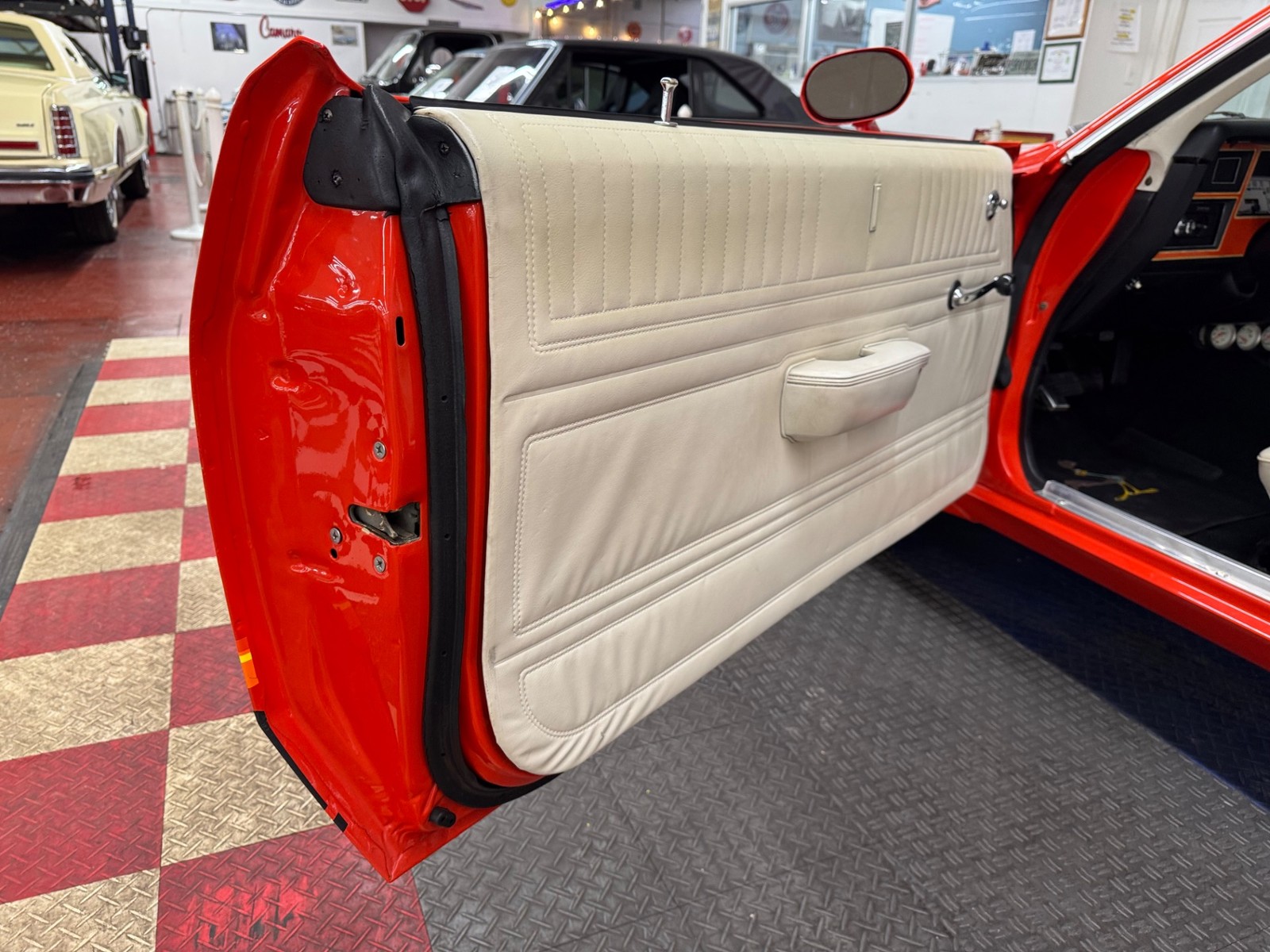 Plymouth-Volare-1977-39