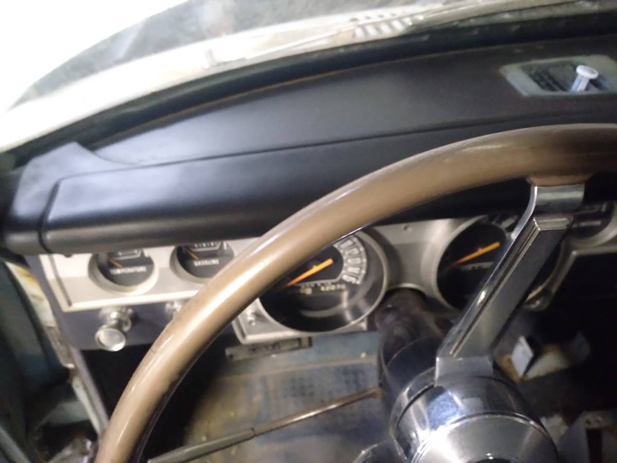 Plymouth-barracuda-1966-3