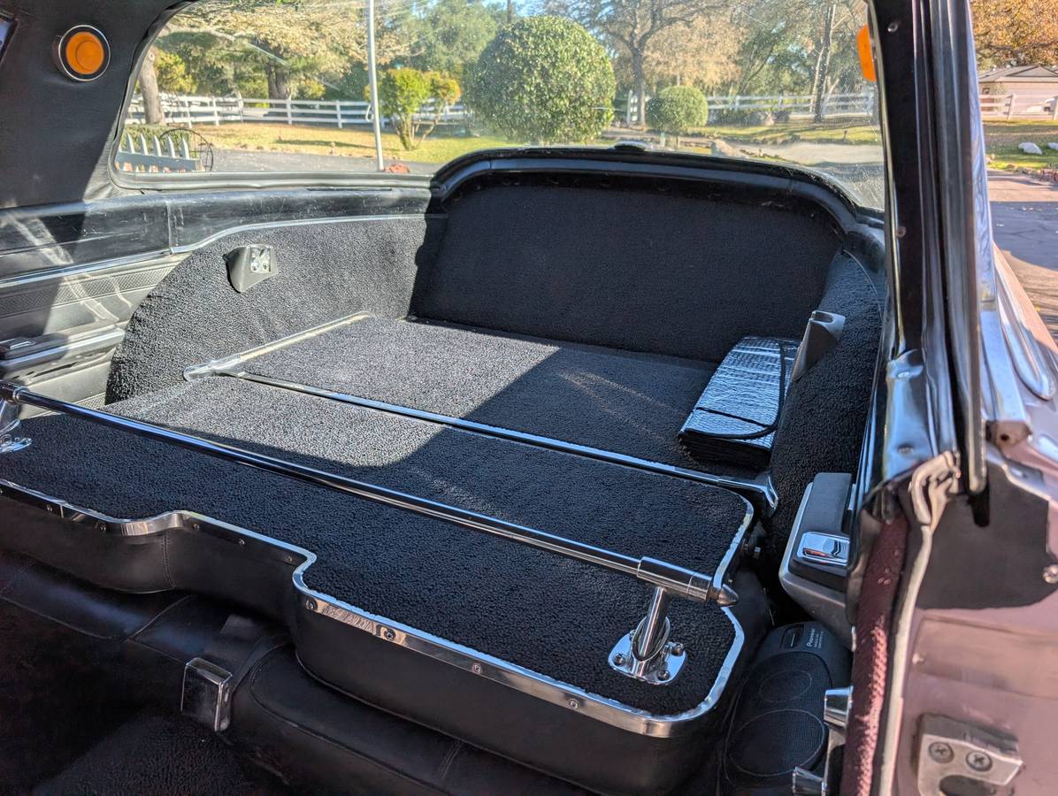 Plymouth-barracuda-1966-custom-17