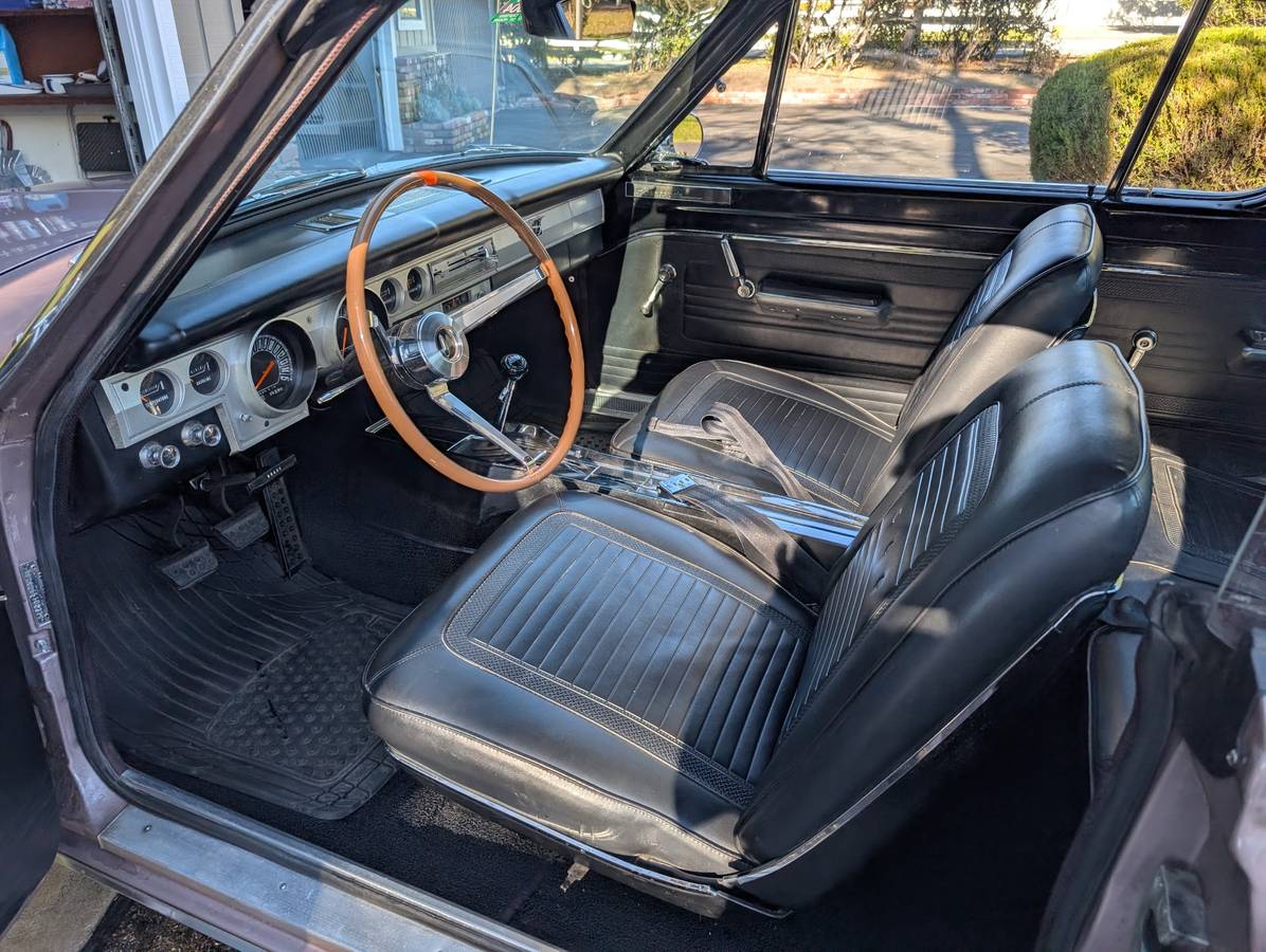 Plymouth-barracuda-1966-custom-21